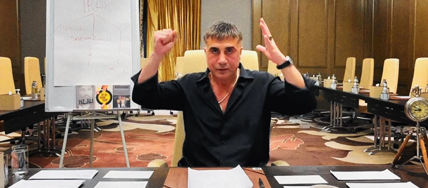 Σ.Πεκέρ: Εμφανίστηκε και διέψευσε τα σενάρια περί σύλληψης του - Παραδέχεται συνάντηση με άνδρες των αρχών ασφαλείας
